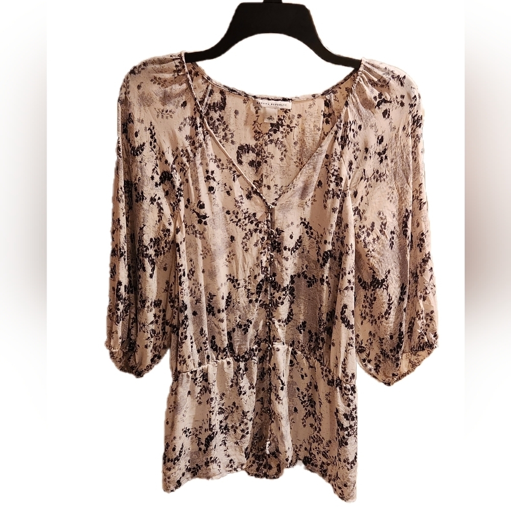 Women's Banana Republic 100% Silk Floral Blouse- Medium